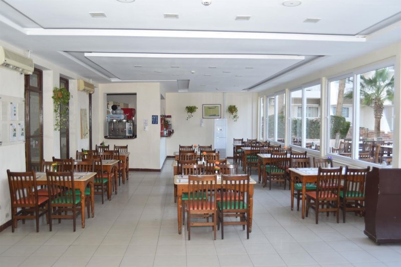 Hurghada utazás Empire Beach Resort