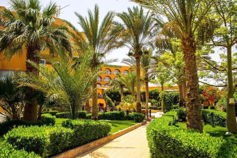 Hurghada utazás Golden Beach Resort