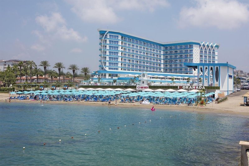Alanya utazás Granada Luxury Beach