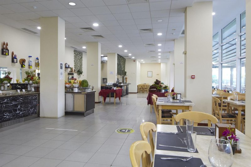 Napospart utazás Grand Hotel Nirvana