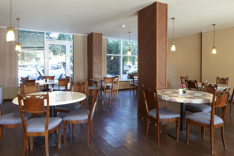 Napospart utazás Grand Hotel Nirvana