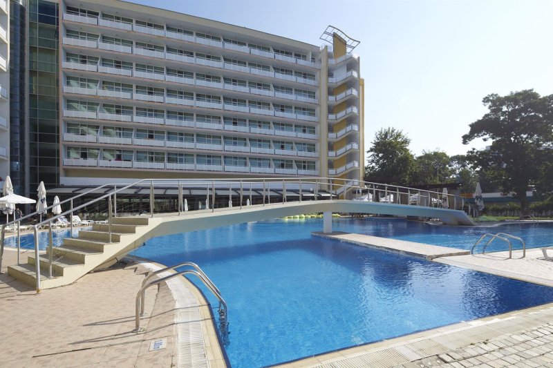 Napospart utazás Grand Hotel Nirvana