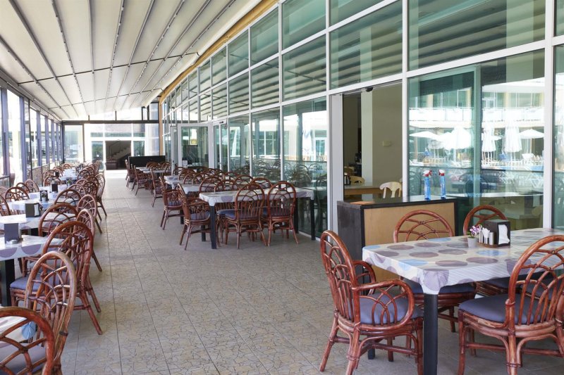 Napospart utazás Grand Hotel Nirvana