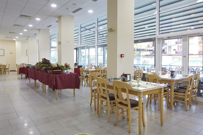 Napospart utazás Grand Hotel Nirvana