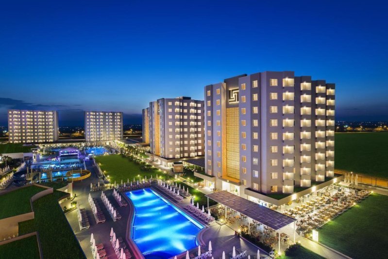 Antalya utazás Grand Park Lara