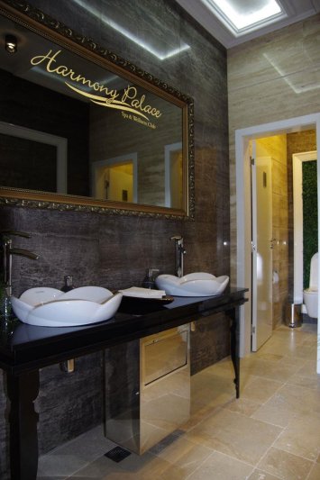 Napospart utazás Harmony Palace