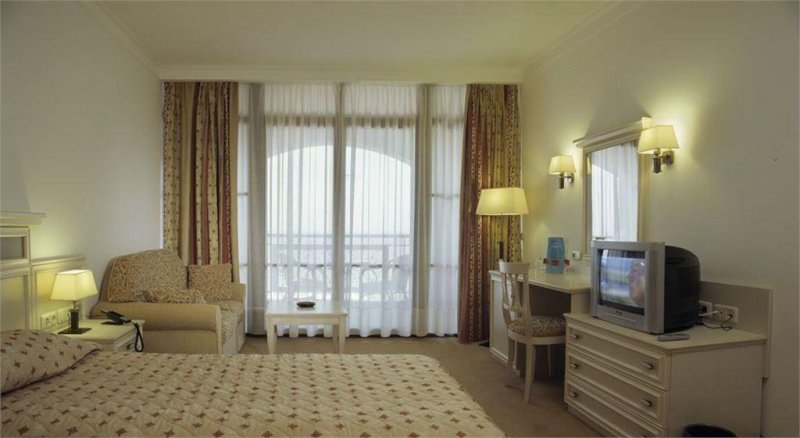 Napospart utazás Helena Park (ex. Royal Palace Helena Park)