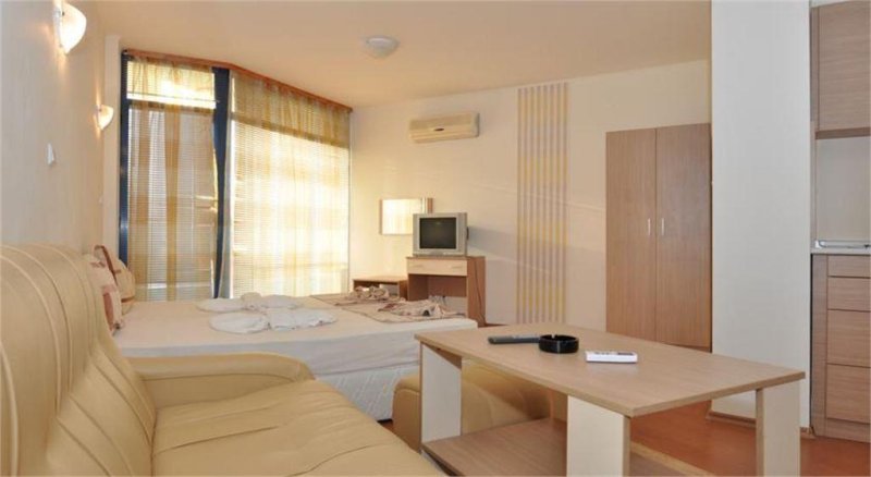 Napospart utazás Holiday Complex Rainbow 2