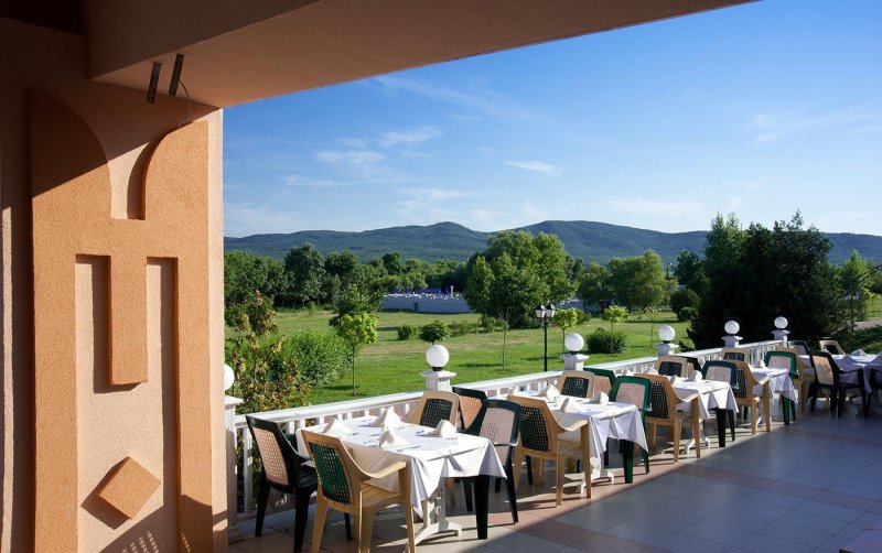 Napospart utazás Holiday Village