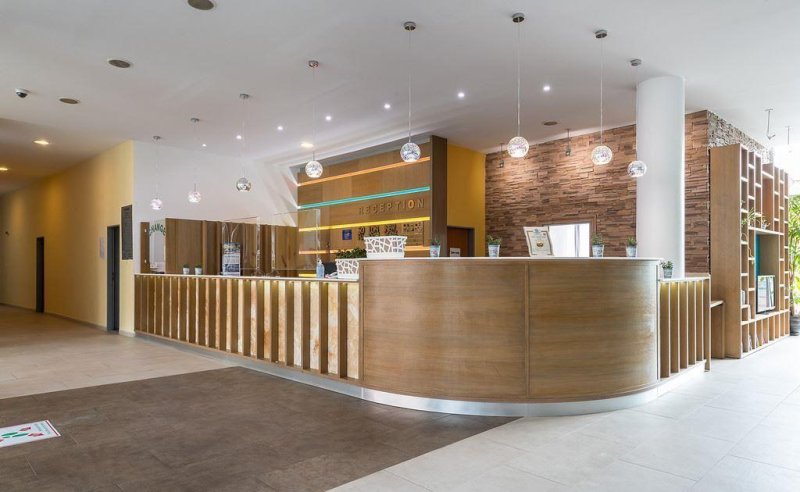 Napospart utazás Ivana Palace