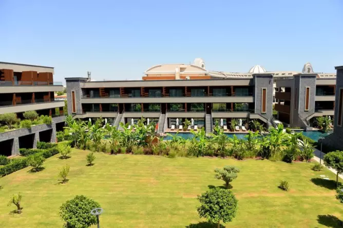 Jacaranda Luxury Side