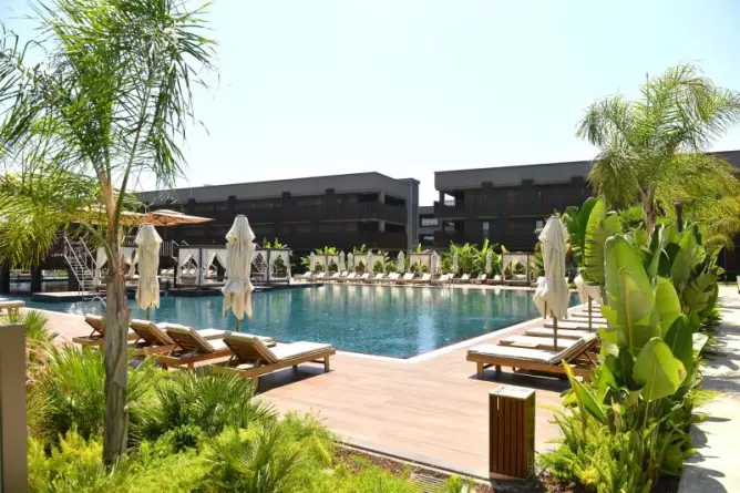 Jacaranda Luxury Side