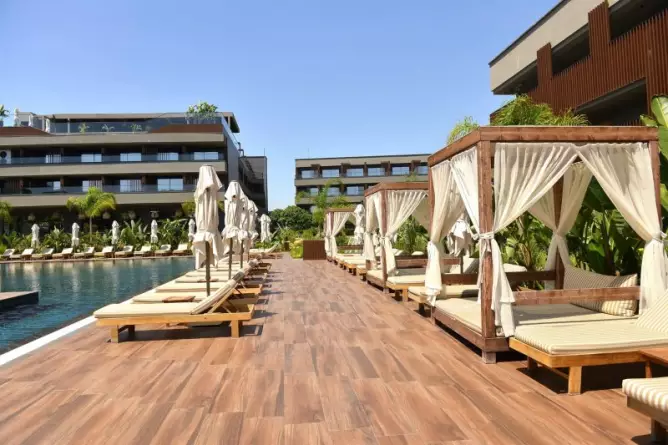 Jacaranda Luxury Side