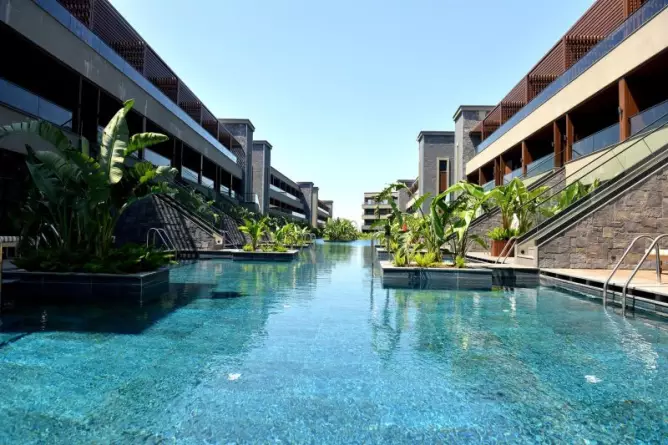 Jacaranda Luxury Side