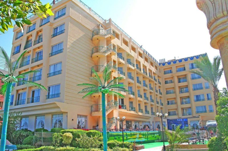 Hurghada utazás Kingtut Aqua Park Beach Resort
