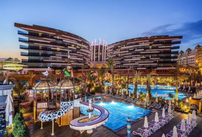 Kirman Calyptus Resort & Spa Side
