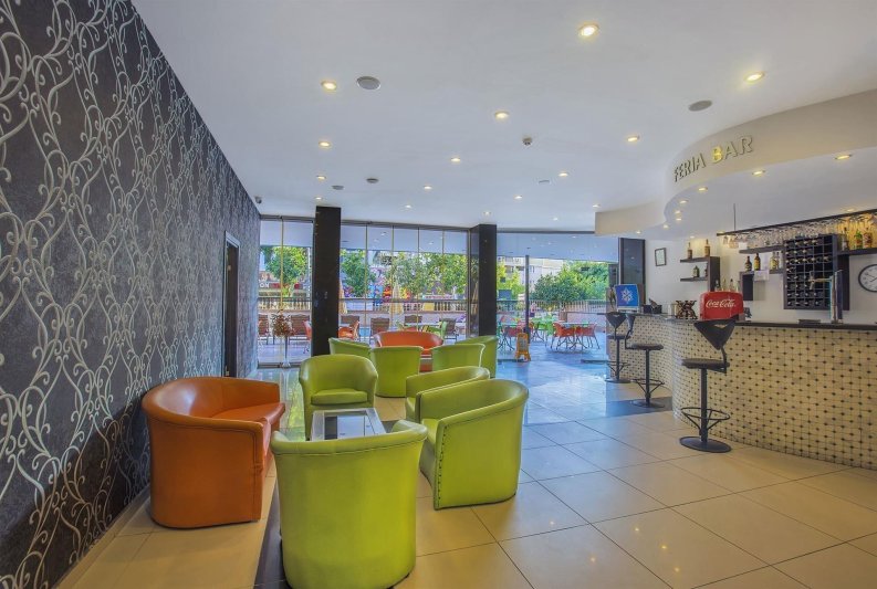 Alanya utazás Kleopatra Ada Beach