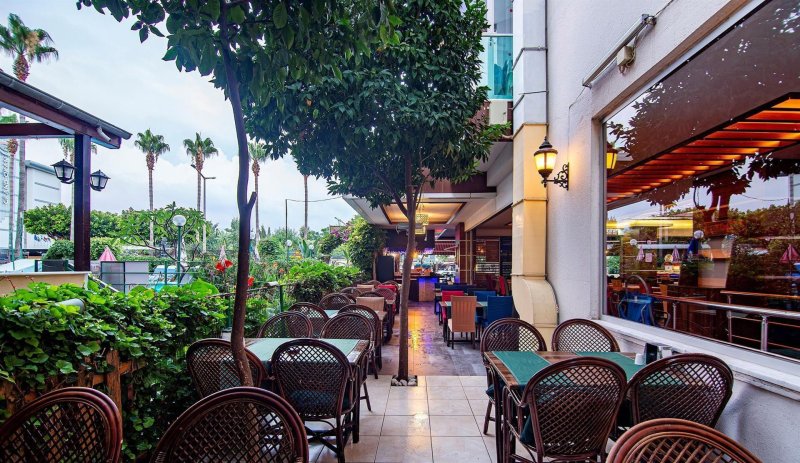 Alanya utazás Kleopatra Blue Hawaii