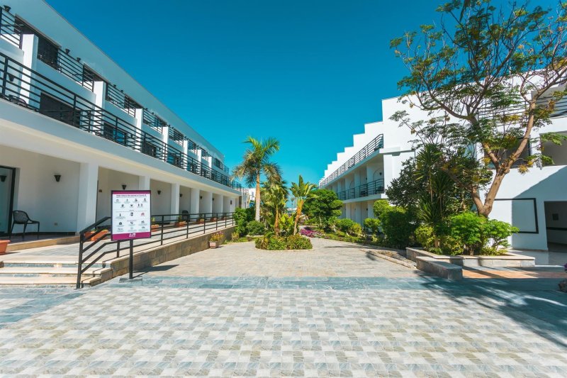 Hurghada utazás La Rosa Waves Beach Resort & Aqua Park