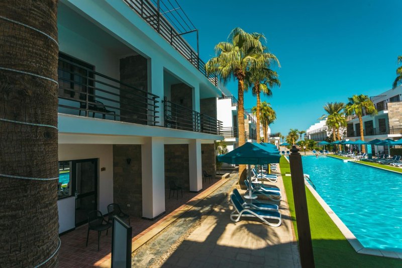 Hurghada utazás La Rosa Waves Beach Resort & Aqua Park