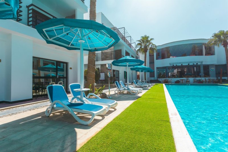 Hurghada utazás La Rosa Waves Beach Resort & Aqua Park