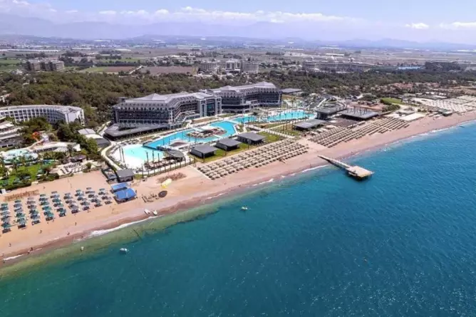 Lago Hotel Side