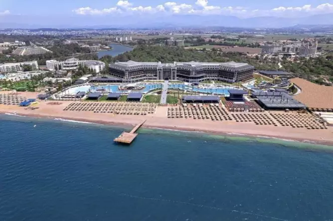 Lago Hotel Side