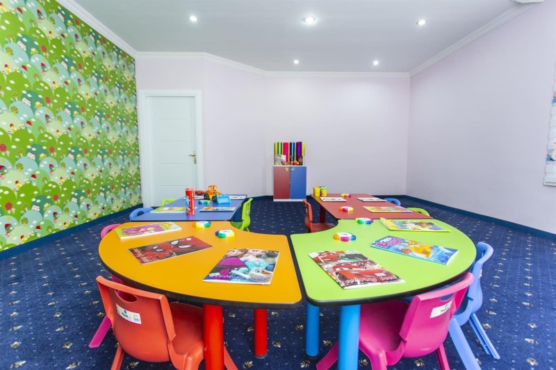 Alanya utazás Lonicera World Hotel