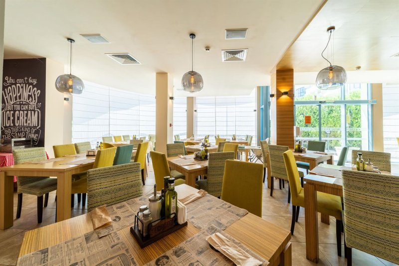 Napospart utazás Marina Holiday Club