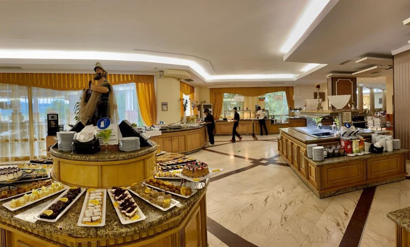 Napospart utazás Marina Royal Palace