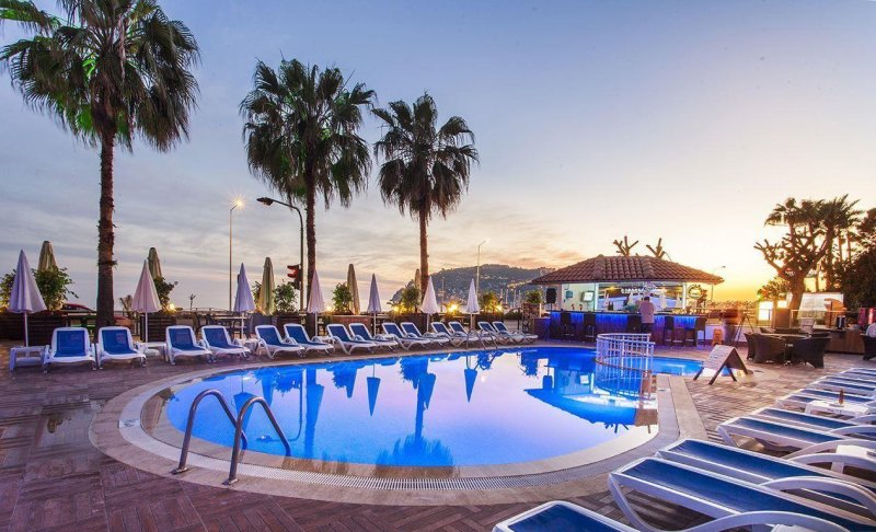 Alanya utazás Parador Beach