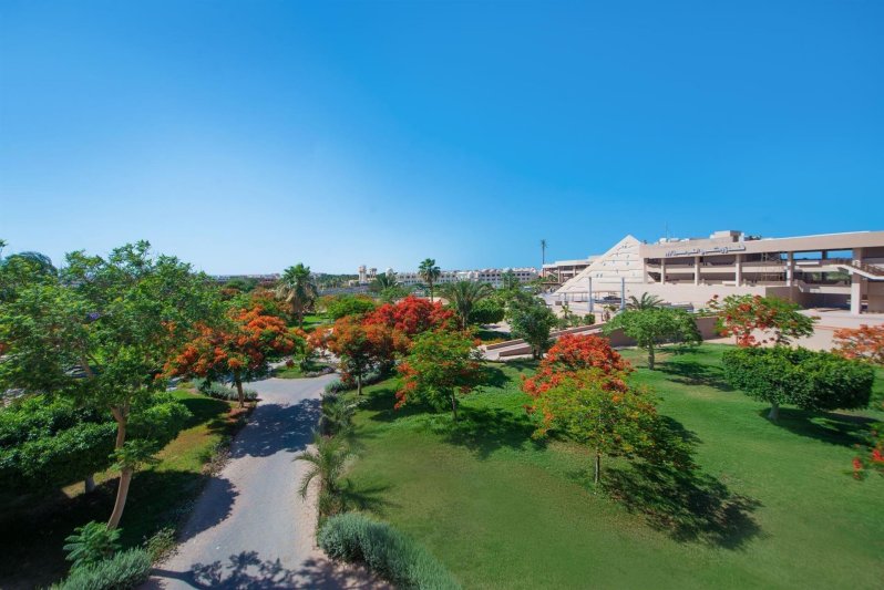 Hurghada utazás Pharaoh Azur Resort