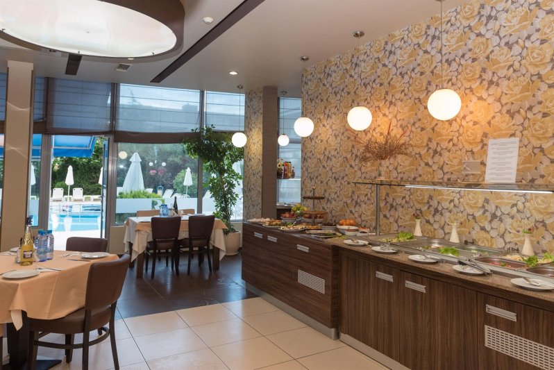 Napospart utazás Regata Palace