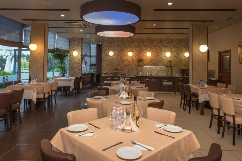 Napospart utazás Regata Palace