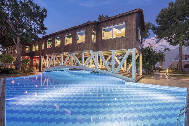 Kemer utazás Rixos Sungate