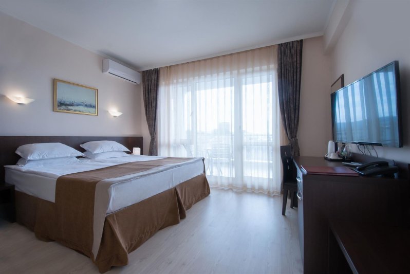 Napospart utazás Rome Palace Deluxe