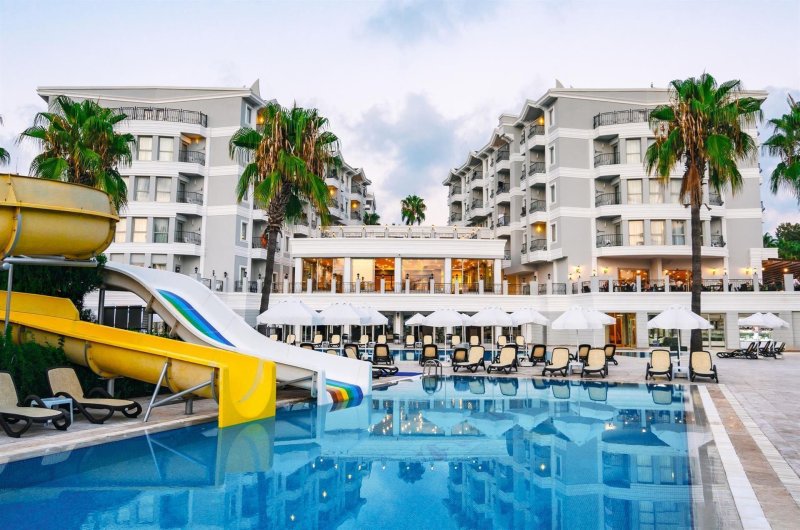 Royal Atlantis Beach Side