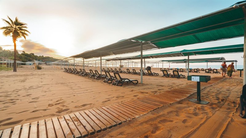 Royal Atlantis Beach Side