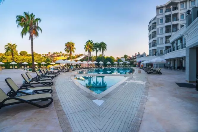 Royal Atlantis Beach Side