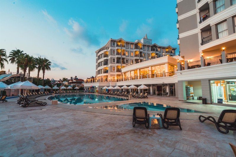 Royal Atlantis Beach Side