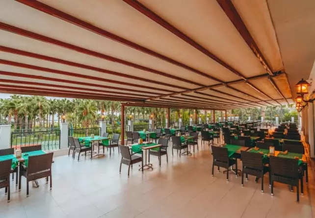 Royal Atlantis Beach Side