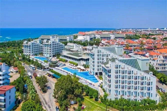 Royal Atlantis Spa & Resort Side