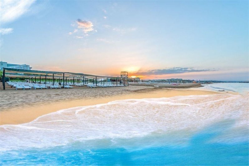 Royal Atlantis Spa & Resort Side