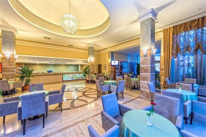 Royal Atlantis Spa & Resort Side