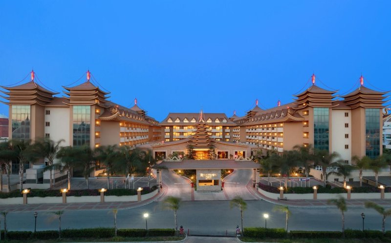 Royal Dragon Hotel Side