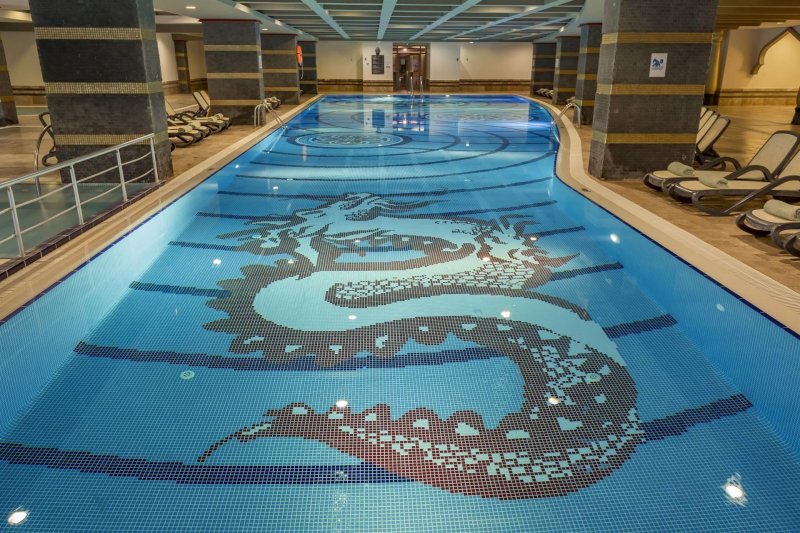 Royal Dragon Hotel Side
