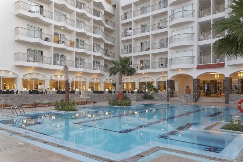 Hurghada utazás Royal Star Beach Resort