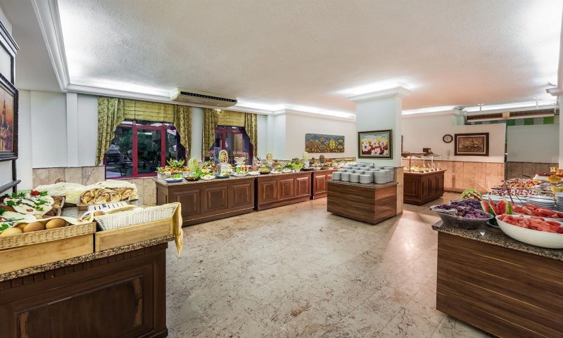 Alanya utazás Saritas Hotel