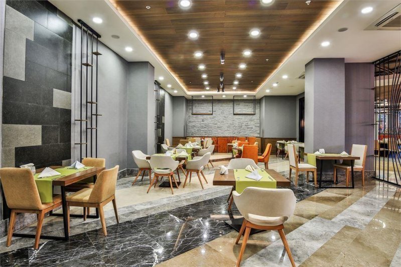 Antalya utazás Saturn Palace