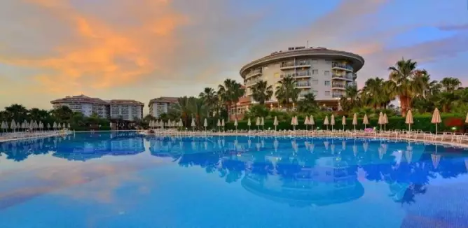 Seaden Sea World Resort And Spa Side